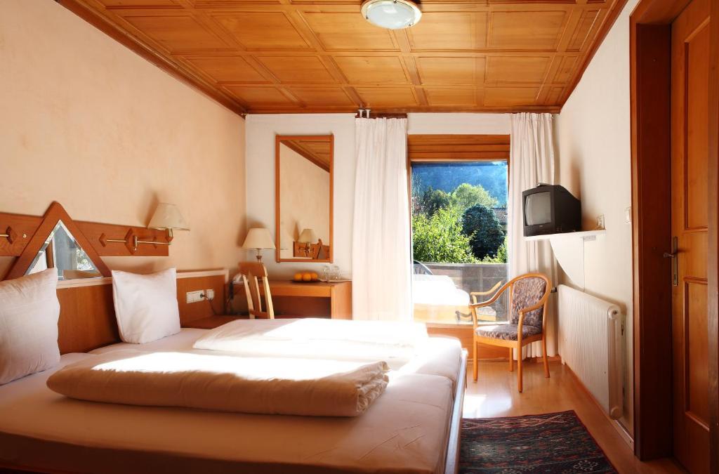 Hotel Auhof Schruns Oda fotoğraf